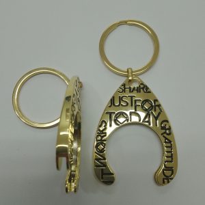 CHAVEIRO PORTA MEDALHAO DOURADO .
